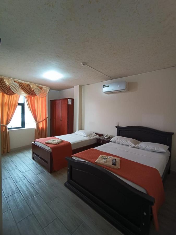 Hotel Quezada Hermanos Санто-Домінґо-де-лос-Колорадос Екстер'єр фото