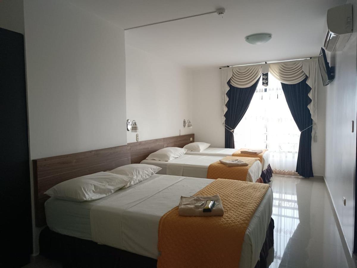 Hotel Quezada Hermanos Санто-Домінґо-де-лос-Колорадос Екстер'єр фото
