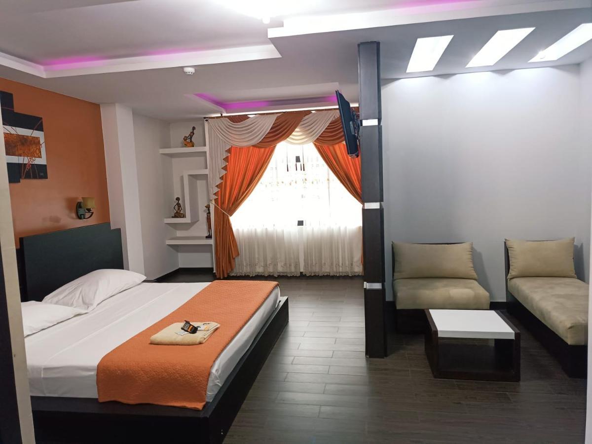 Hotel Quezada Hermanos Санто-Домінґо-де-лос-Колорадос Екстер'єр фото