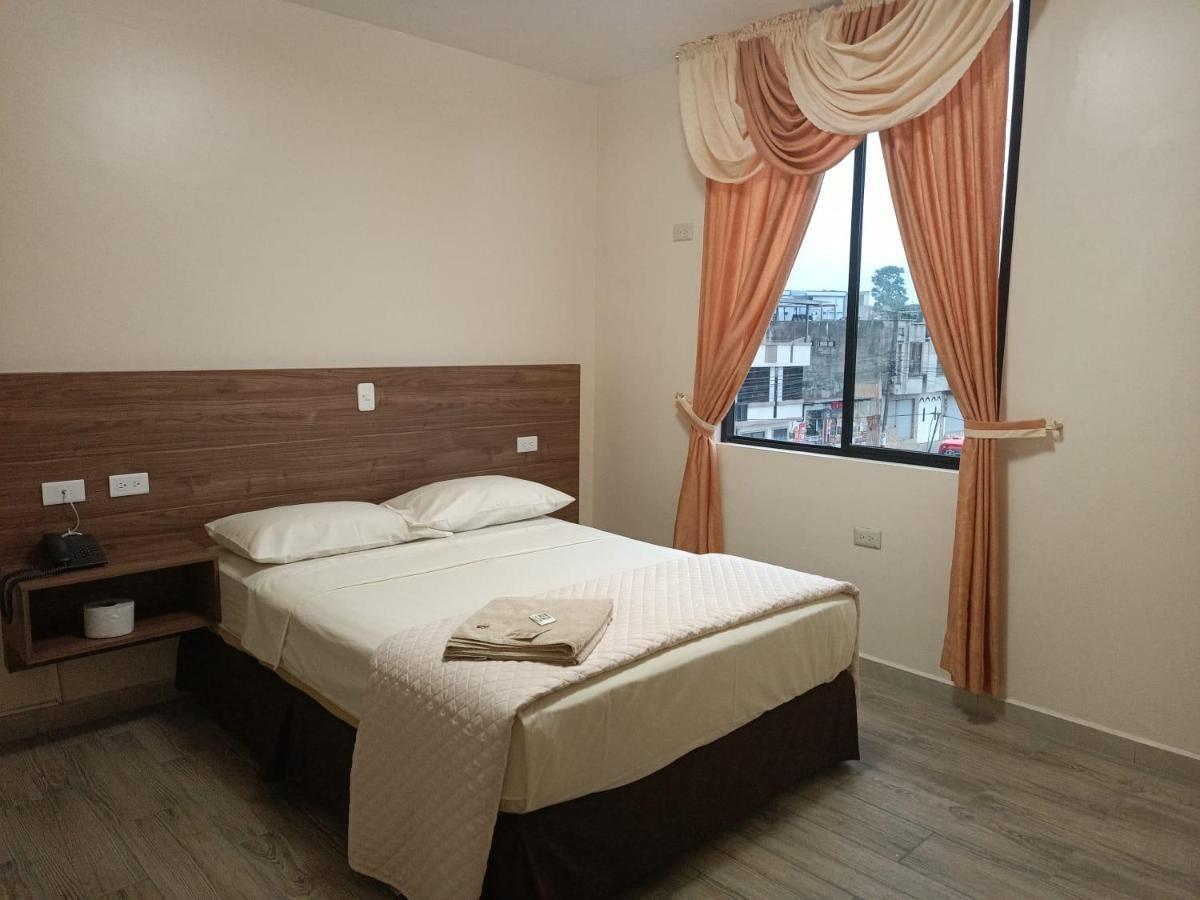 Hotel Quezada Hermanos Санто-Домінґо-де-лос-Колорадос Екстер'єр фото