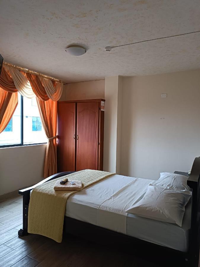 Hotel Quezada Hermanos Санто-Домінґо-де-лос-Колорадос Екстер'єр фото