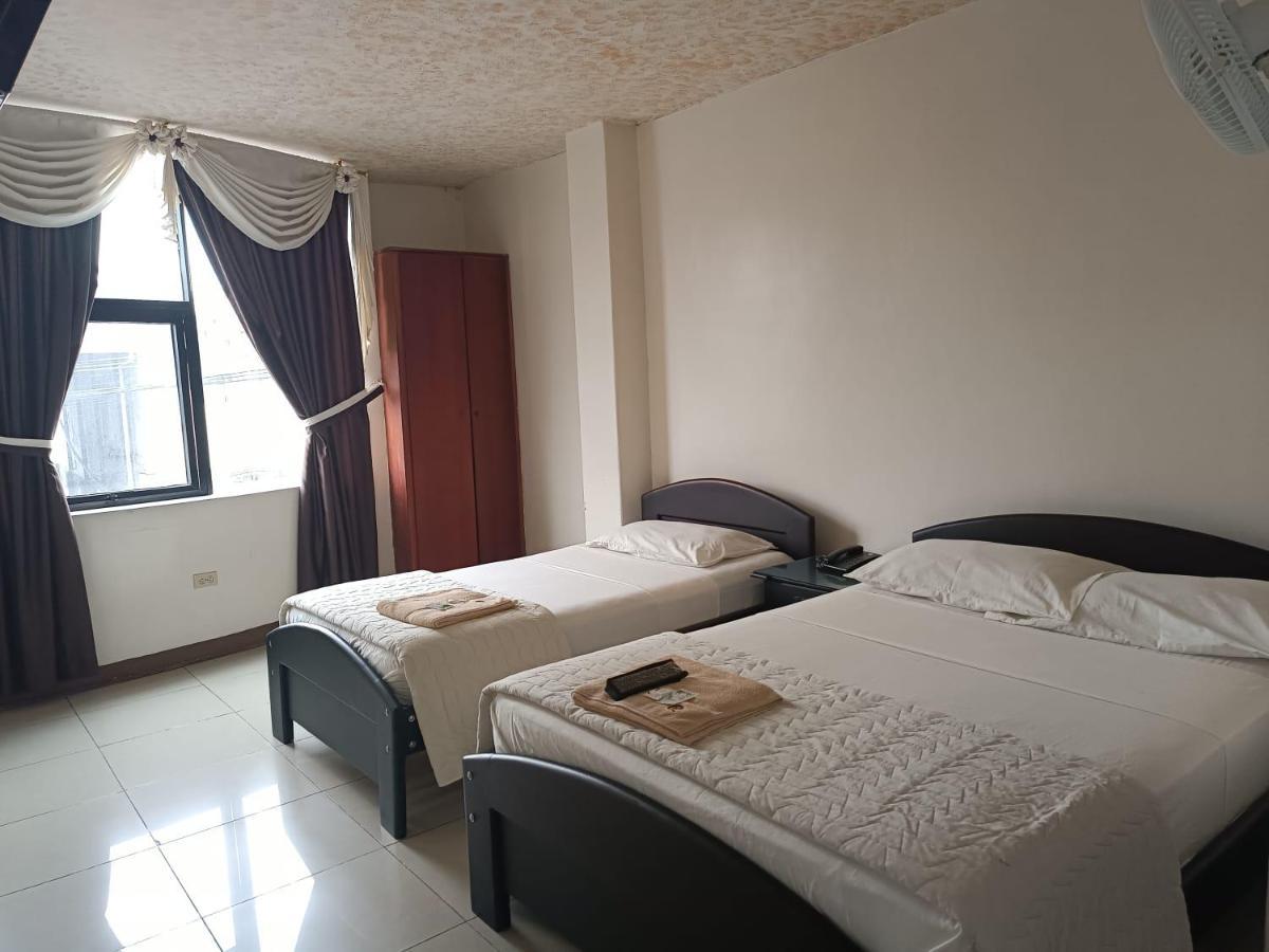 Hotel Quezada Hermanos Санто-Домінґо-де-лос-Колорадос Екстер'єр фото