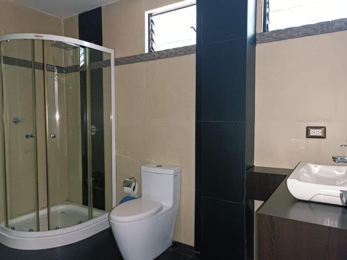 Hotel Quezada Hermanos Санто-Домінґо-де-лос-Колорадос Екстер'єр фото