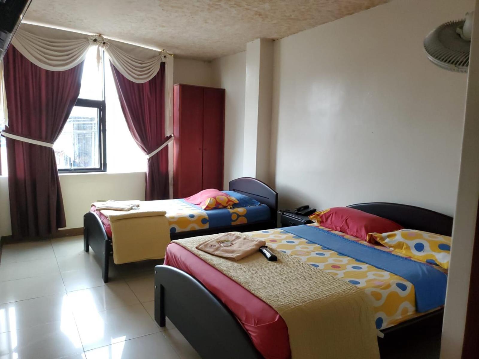 Hotel Quezada Hermanos Санто-Домінґо-де-лос-Колорадос Екстер'єр фото