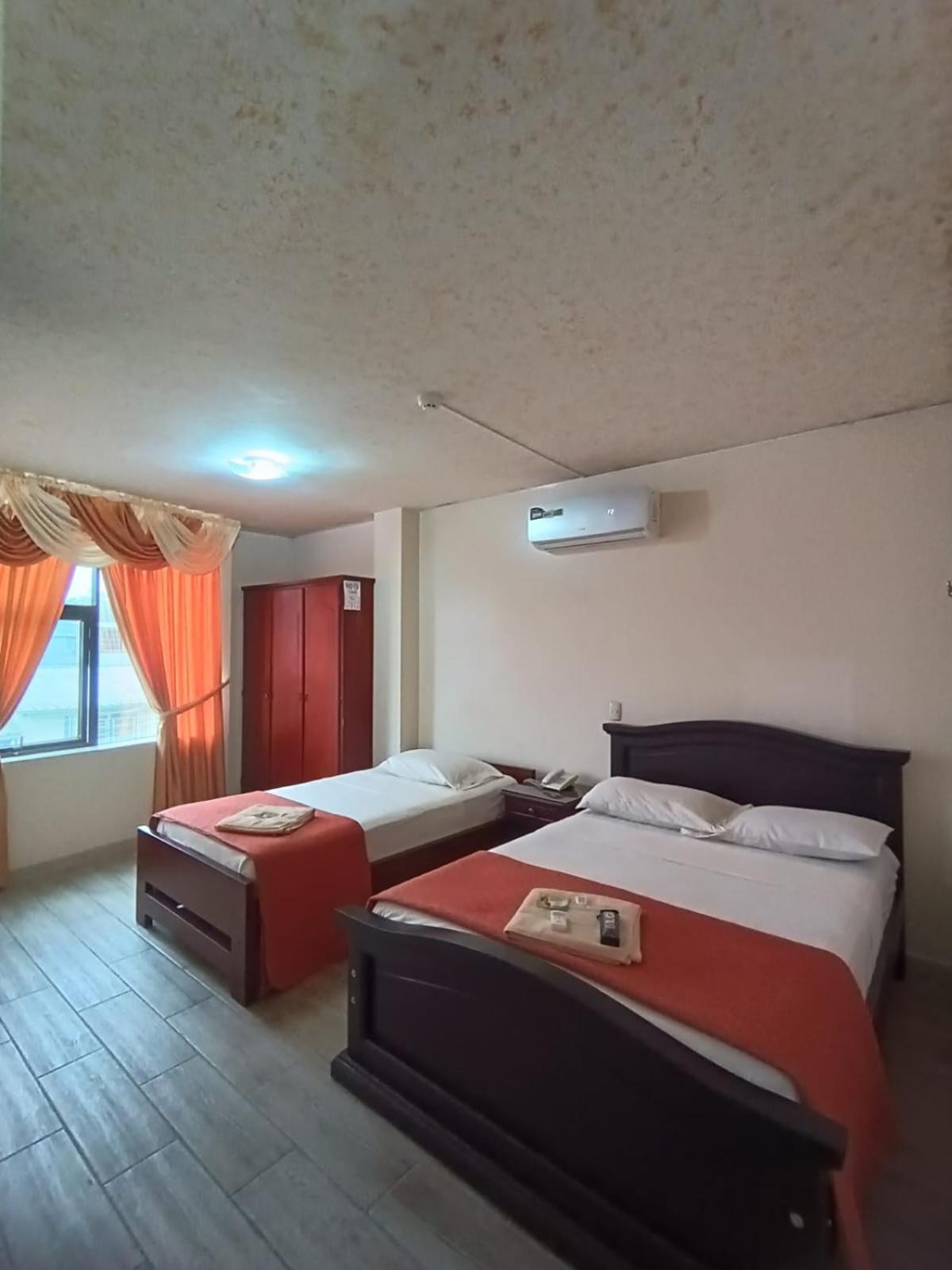 Hotel Quezada Hermanos Санто-Домінґо-де-лос-Колорадос Екстер'єр фото