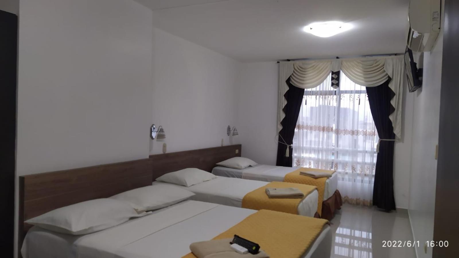 Hotel Quezada Hermanos Санто-Домінґо-де-лос-Колорадос Екстер'єр фото