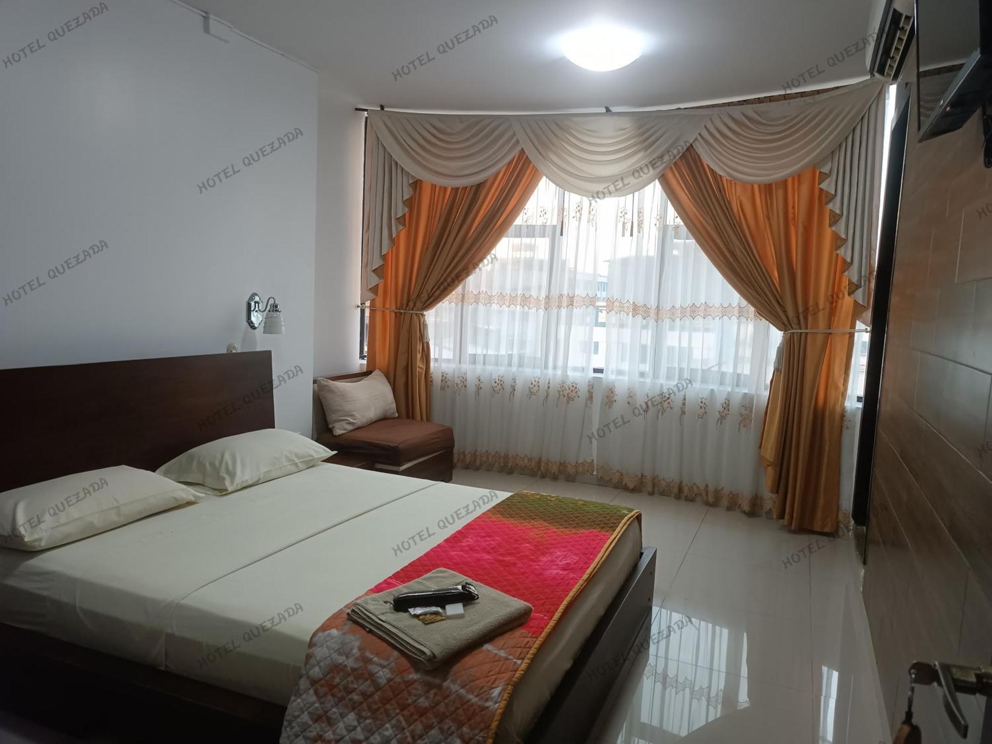 Hotel Quezada Hermanos Санто-Домінґо-де-лос-Колорадос Екстер'єр фото